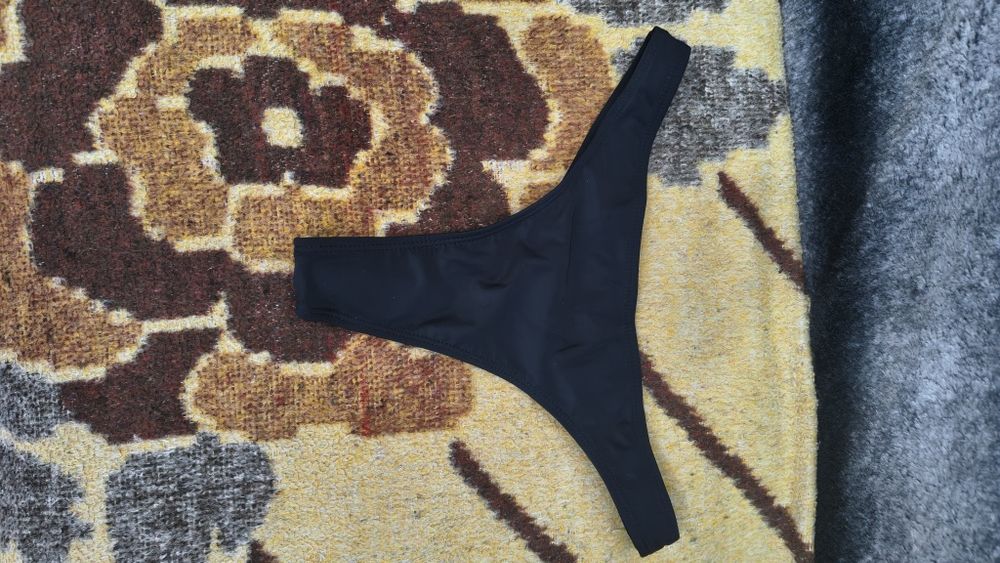 Bikini plajă femei. Mărime M . Nou. 10 ron bucata.