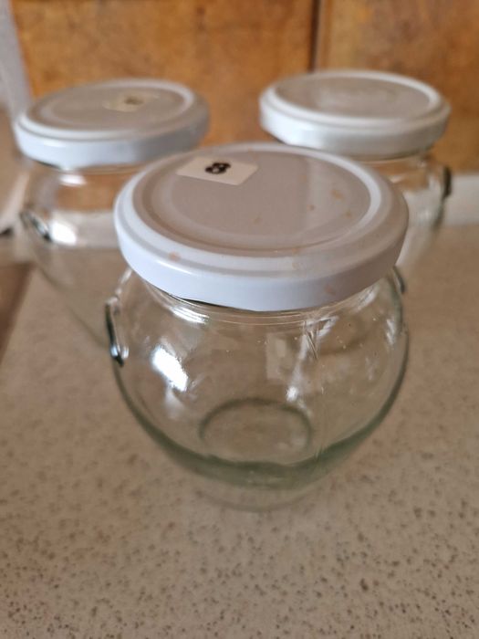 Буркани с капачки различни видове