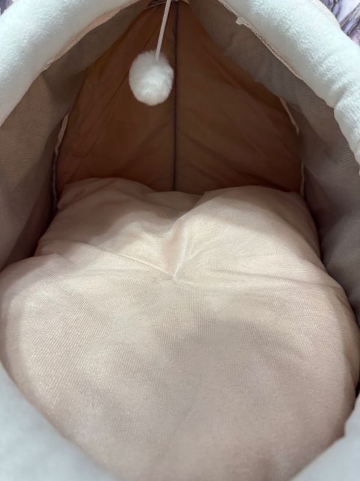 Лежанка для кошек розовая