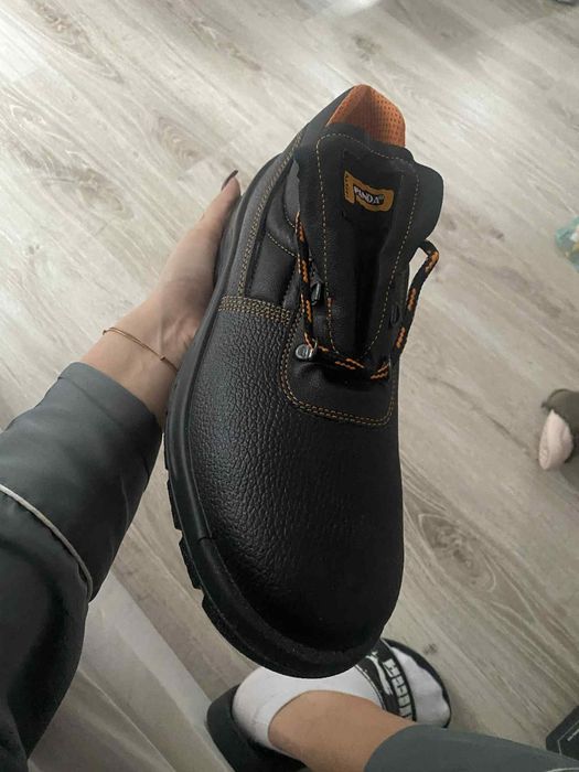 Нови работни обувки