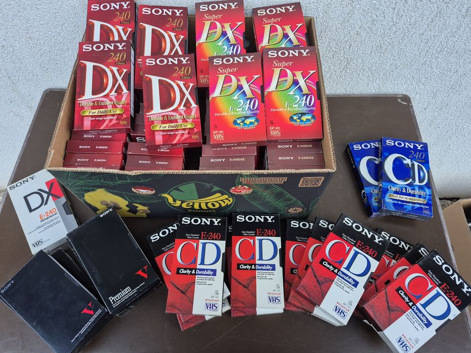 Vând lot 14 casete video VHS originale Sony, 240 minute cu filme

- 40