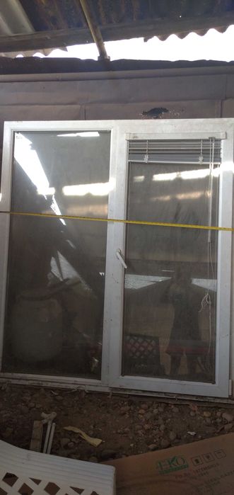 Прозорец с щора.