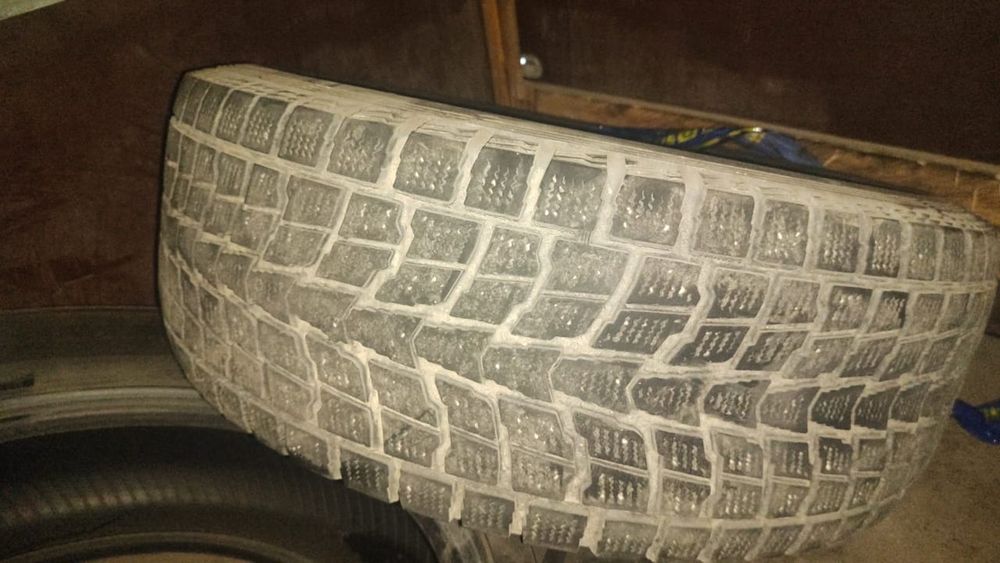 Продам комплект шин