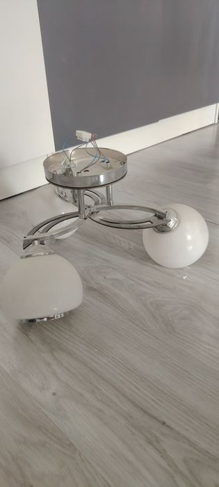 De vânzare Lustre clasice elegante – 75 lei/buc, stare bună