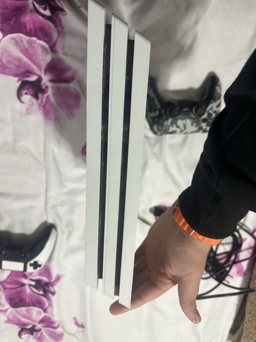 Ps 4 pro 1tb foarte bun