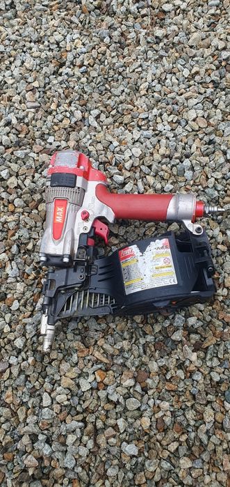 Pistol pneumatic cuie lemn Max HN65