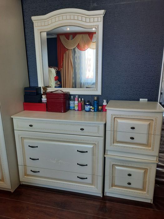 Продам спальный гарнитур