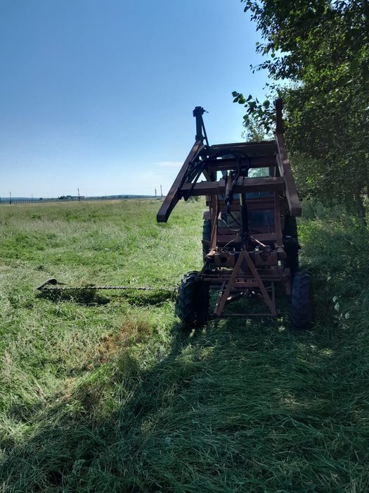 Продам трактор Т16