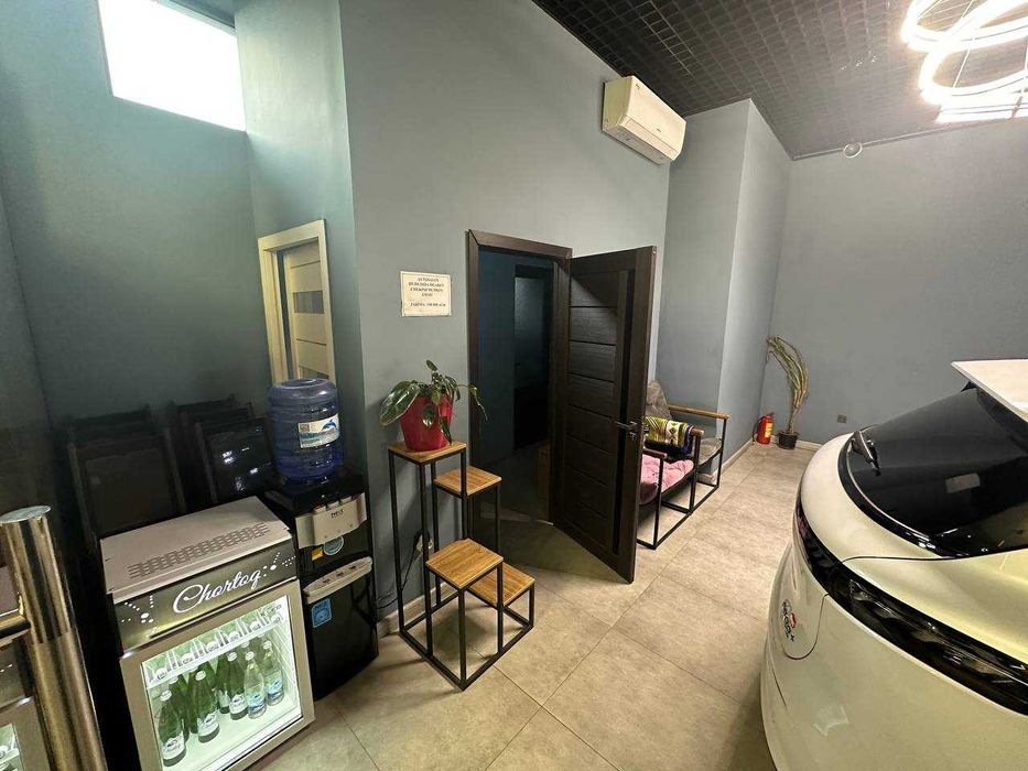 АРЕНДА 1 этаж Генерал Узакова 280м2. Отдельный вход, задний двор