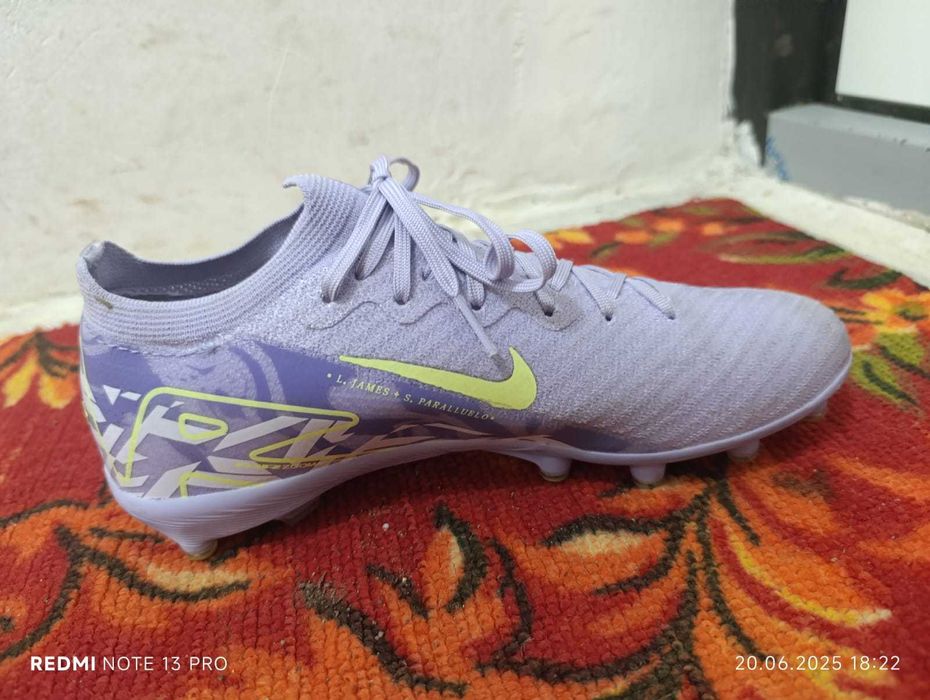 Футбольные бутсы