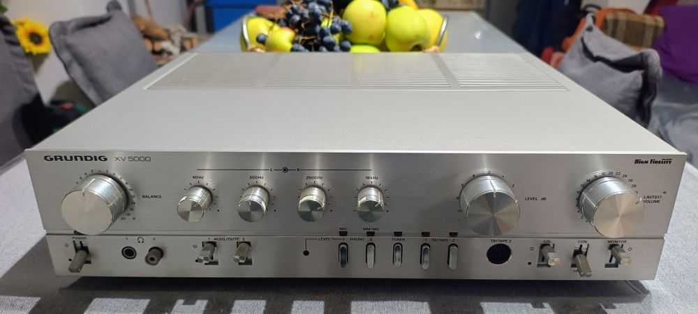Muzică cu  preamplificator Grundig  xv5000 Blaupunkt  pa-240
