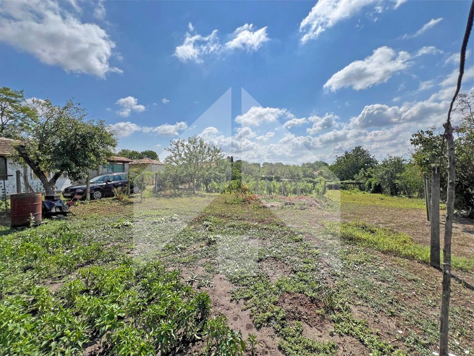 Продава еднофамилна, тухлена къща в с. Струйно (обл. Шумен). ТОП имот!