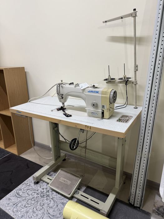 Продам швейную машинку Jack