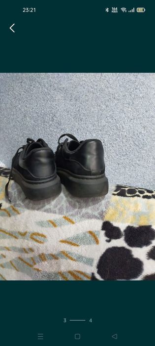 Продам кроссовки женские