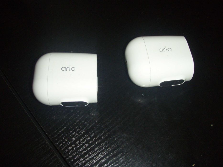 camera de supraveghere wireless ARLO Essential Spotlight VMC2030