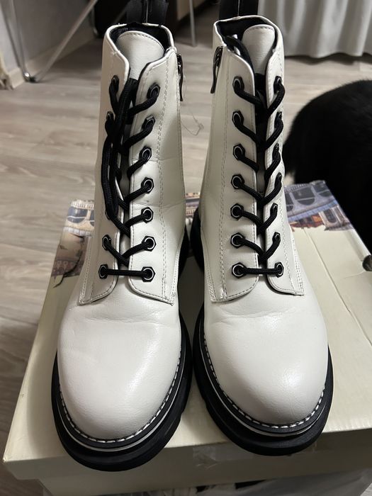 Продам демисезонные ботинки