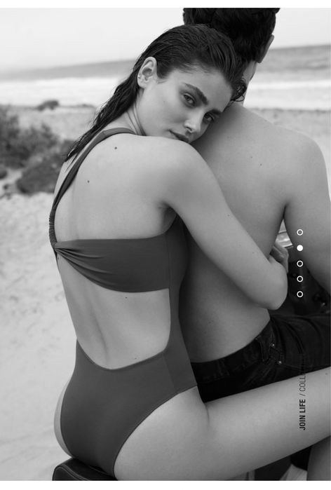 Чисто нов уникален лилав бански