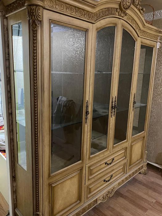 Мебел шкаф сервант  для посуды