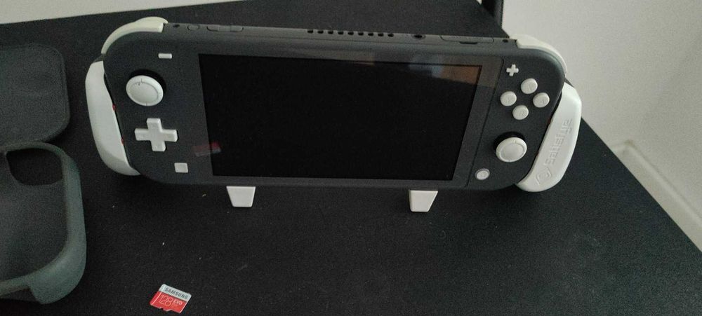 Vand Nintendo Switch Lite + Accesorii