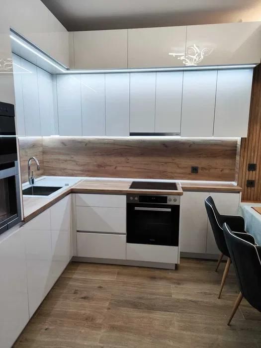 Дава се под наем Тристаен апартамент в София, Център - 90 кв.м за 1500 € - Снимка #4