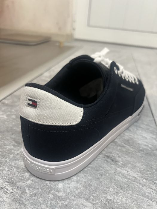 Сникърси tommy hilfiger 45 номер