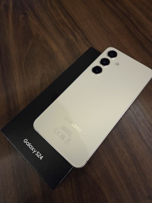 Samsung Galaxy S24 256GB Amber Yellow + 21 бр. Калъфи ПОДАРЪК