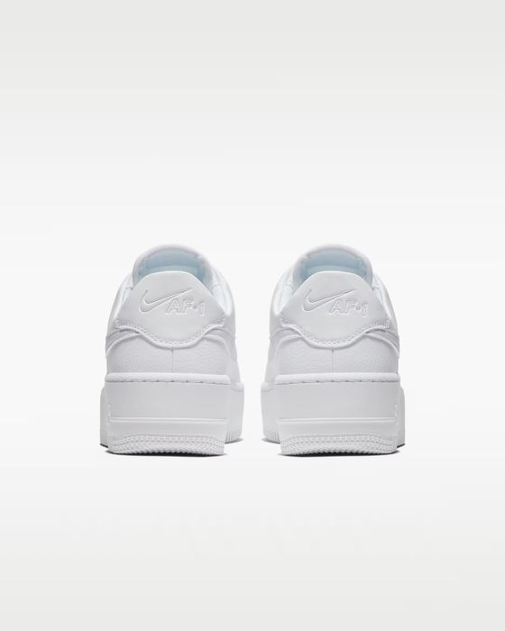 Дамски маратонки Nike Air Force 1 Sage Low