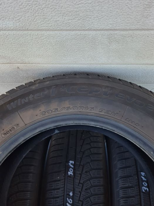 Зимни гуми 4 броя HANKOOK WinterIcept Evo2 205 60 R16 дот 3019