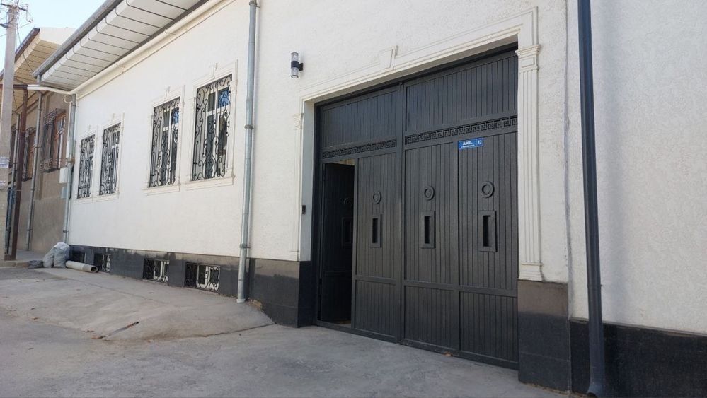 Ibn Sino Taxta bozor yonida 3.3 sotix 8 ta xona Tayyor remont