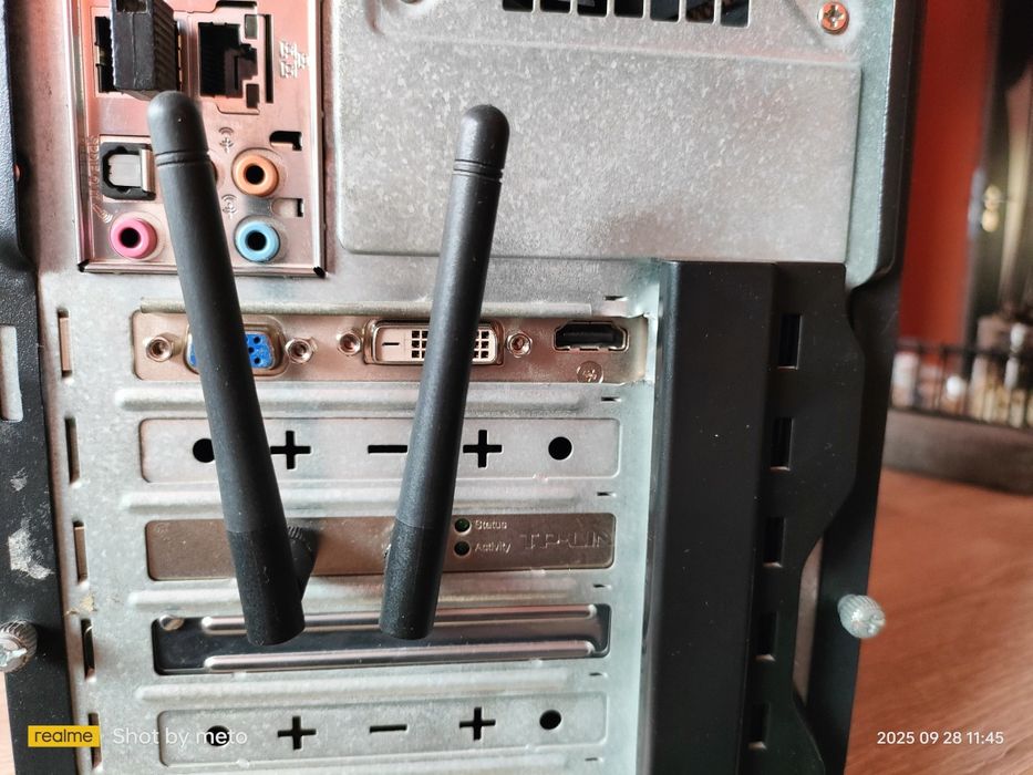 Intel Core i7 / 32 GB RAM / nVidia GTX 750 / 250 GB SSD / Wi-Fi