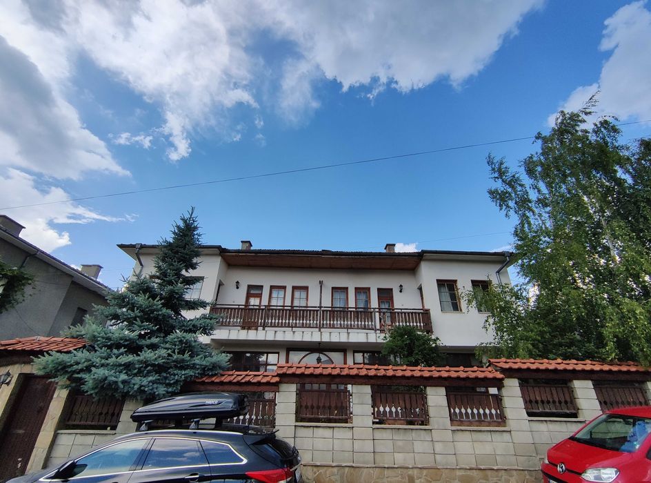 Продава се Къща в Котел - 320 кв.м за 688 €/кв.м - Снимка #1