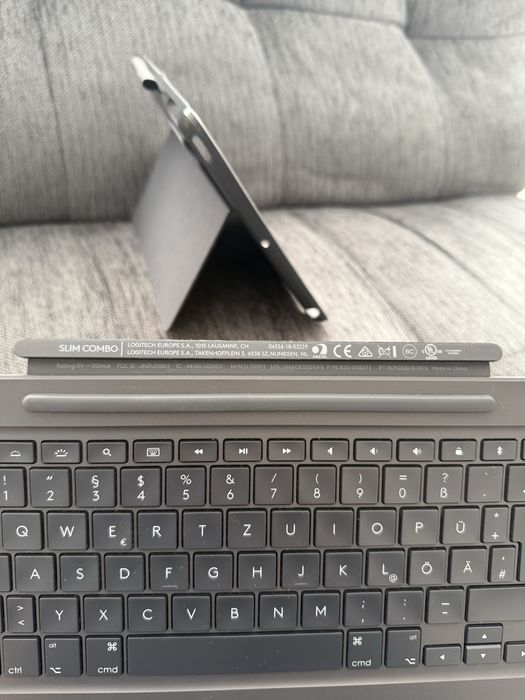 Logitech Slim Combo за IPad