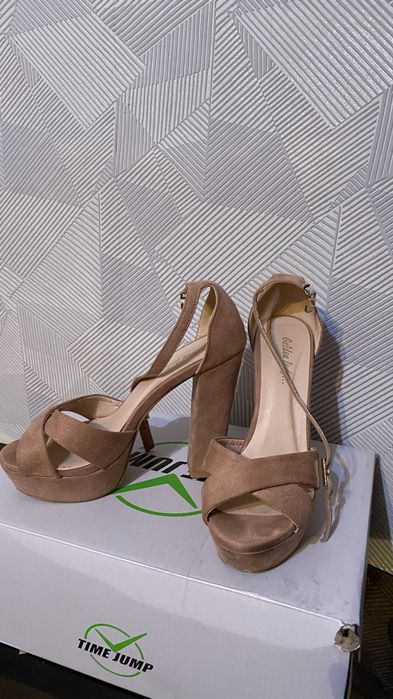 Босоножки летние