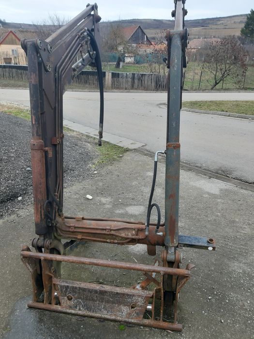 Incarcator frontal tractor