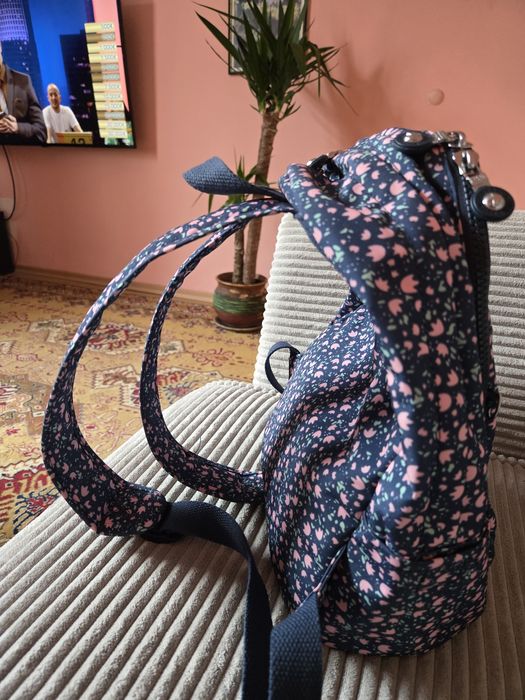 Нова дамска раничка Естил