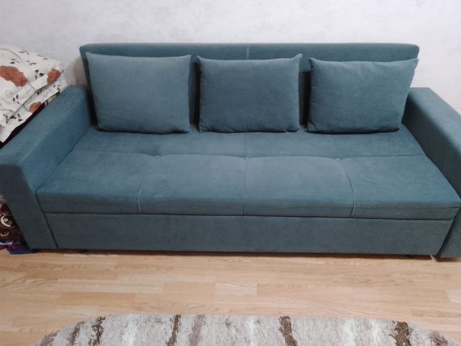 Продаю диван  в хорошом состояние