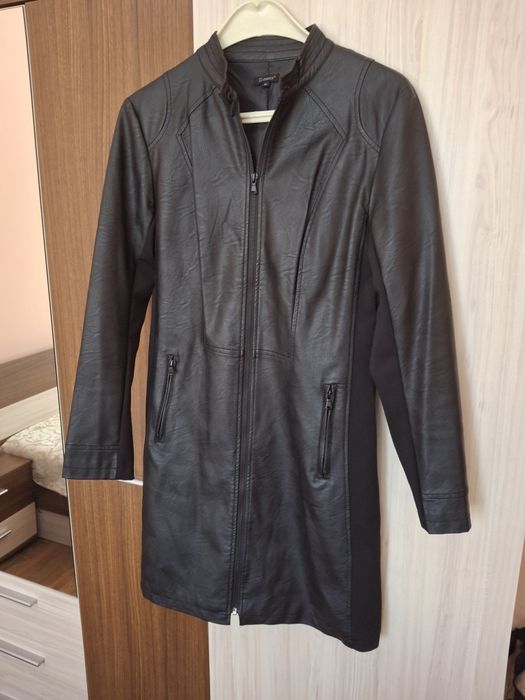 Дамско кожено, вталено манто черно