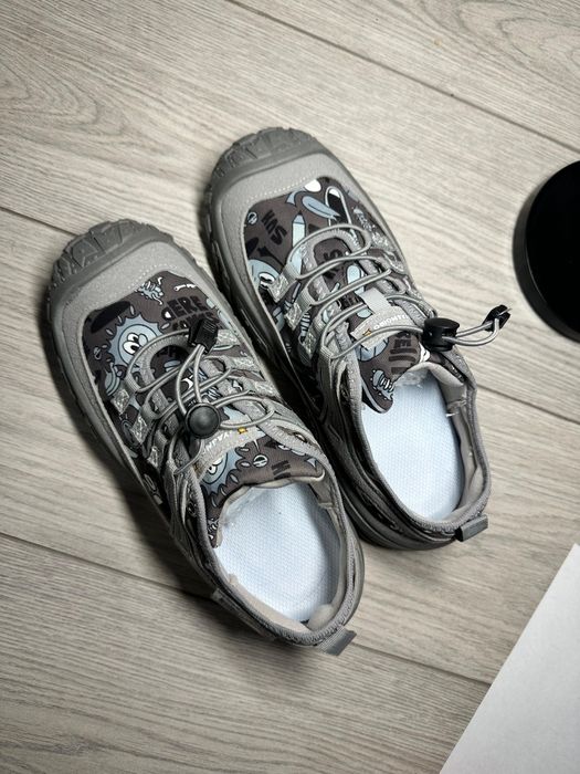 Продам новые кроссовки