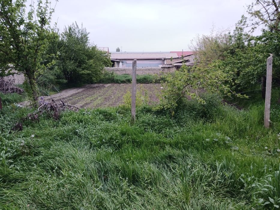 Uy joy hovli uchastka sotiladi