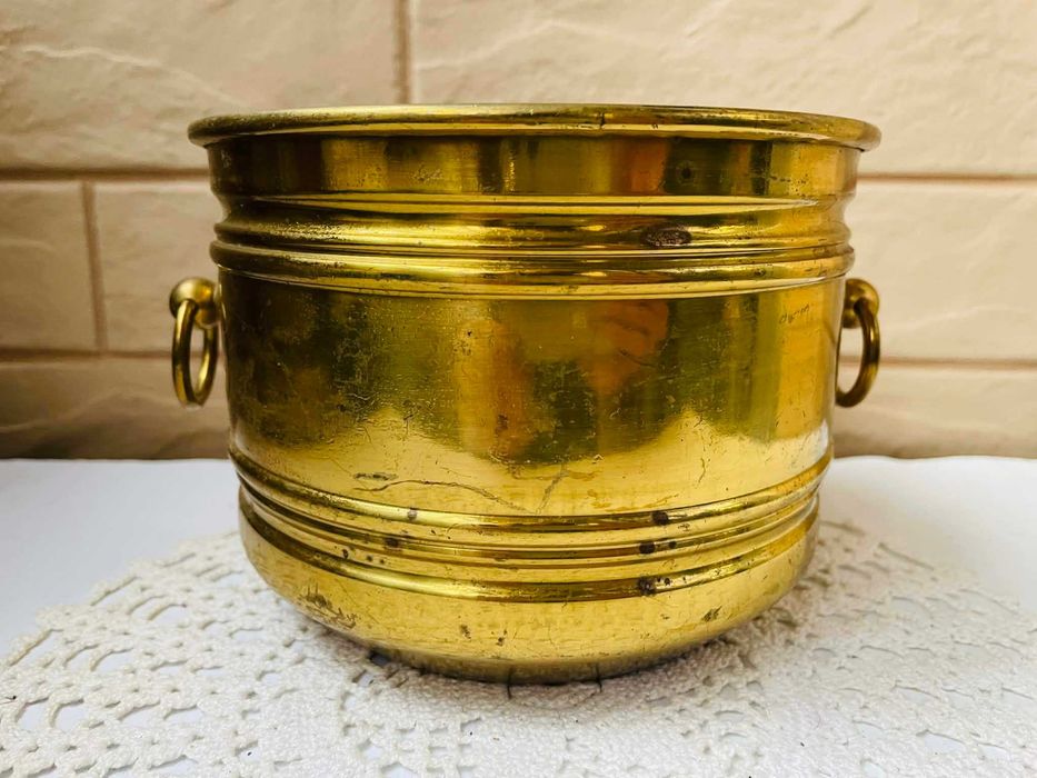 Красива месингова кашпа от Англия