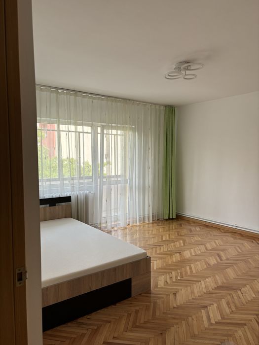 Inchiriez ap 4 camere, in Zorilor