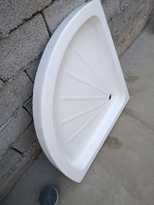 Dushavoy kabinani vannasi chugun sotiladi