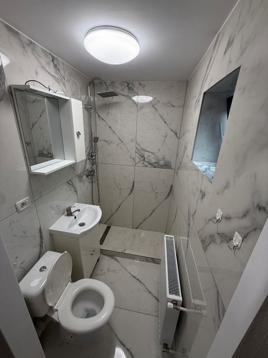Vând apartament total renovat , mobilat si utilat