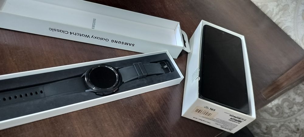 Продам смартфон galaxy a51 и часы galaxy watch 4 series