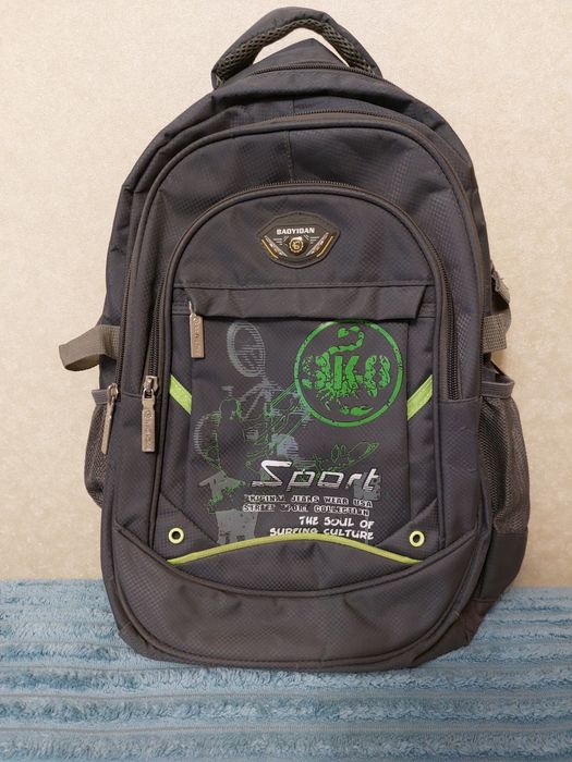 Продам рюкзак школьный