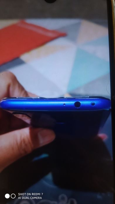 Redmi 7 srochni sotiladi holati yahshi ejran almashmagan joyi 64 gb