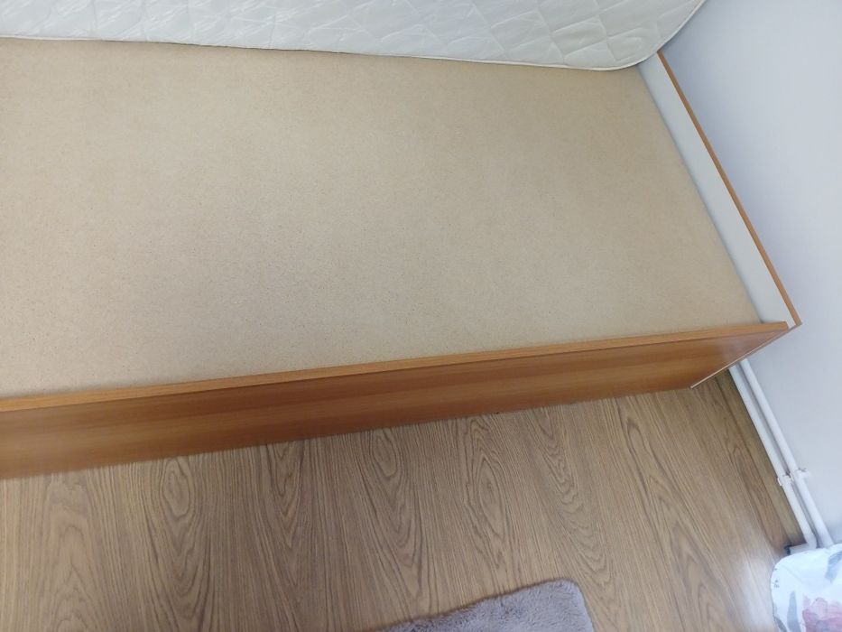 Pat 90 x 200, cu somiera si saltea