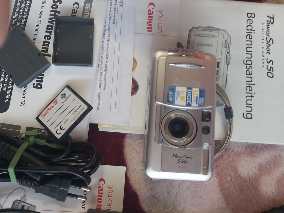 Продавам Канон камера.