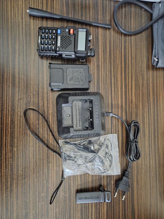 Statie radio portabila Baofeng UV-5R, putere emisie 8W, 3 trepte de putere emisie, Dual Band 136 - 174 MHz / 400-520 Mhz, 128 canale, programabila PMR
