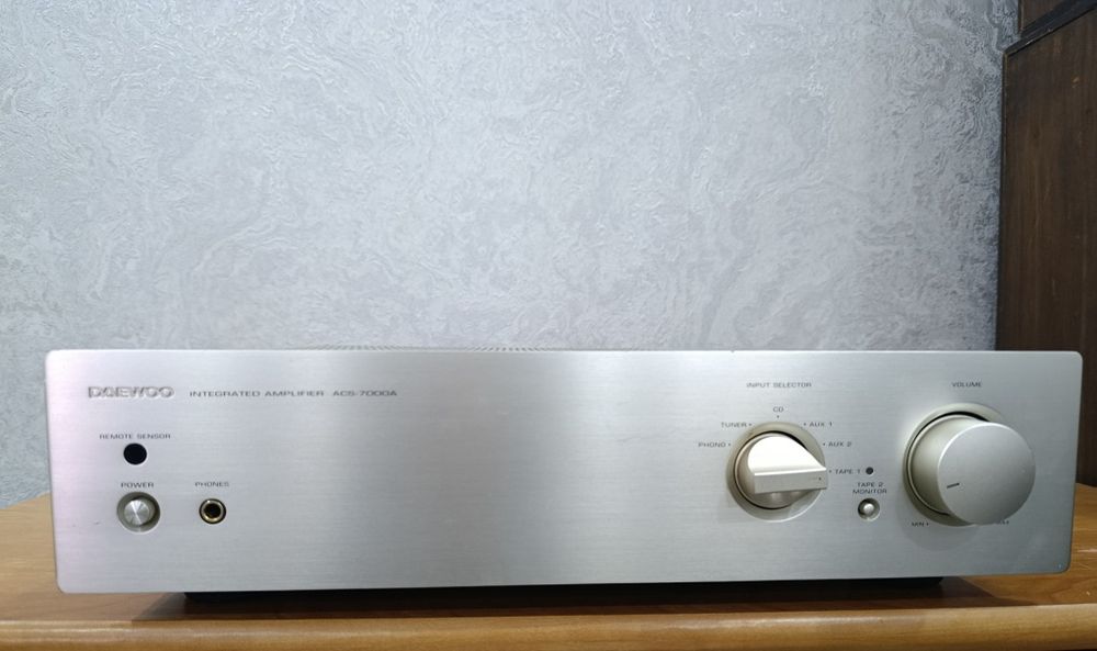 Комплект усилитель и кассетная дека Daewoo 7000 a